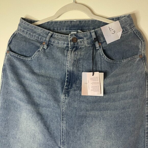 Vintage-Inspired Rewash High-Waist Maxi Skirt with Front Slit & Frayed Hem. - Picture 7 of 8